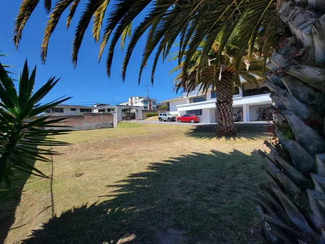 Terreno de Venta en La Urbanización El Condado de 600 m Norte de Quito — imagen 2