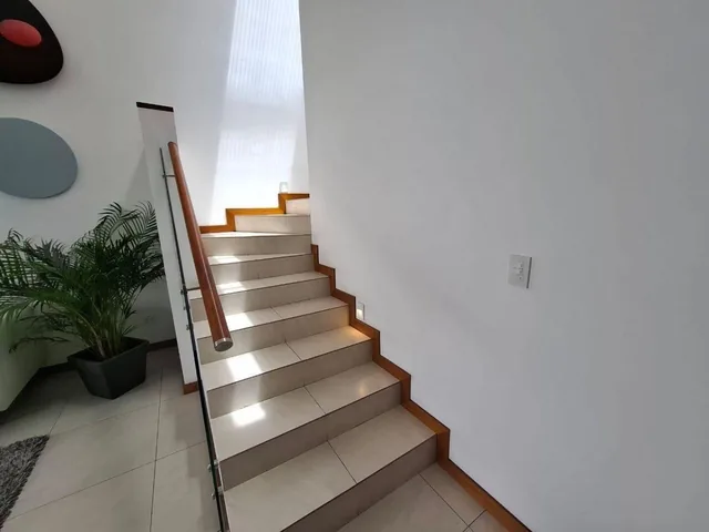 Casa de 197 m² con 3 Dorm. en Venta en Tumbaco — imagen 2