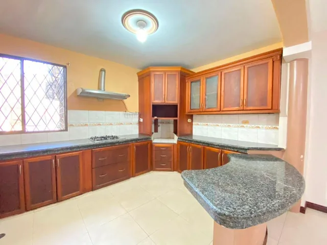 Se Vende Casa Comercial Sector Centro de Machala, El Oro — imagen 2