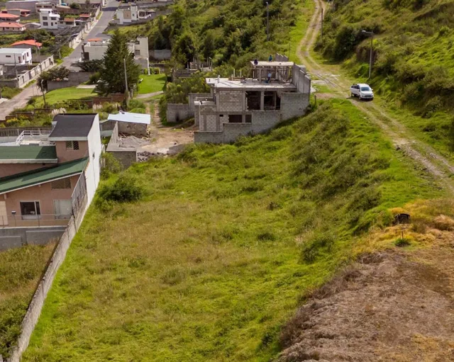 Terreno en Venta en Conocoto con Vista Panorámica – 700 m² — imagen 3