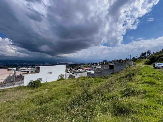 Terreno en Venta en Conocoto con Vista Panorámica – 700 m² — imagen 2