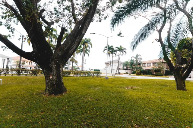 Terreno a La Venta en Vista Al Parque. Guayas — imagen 4