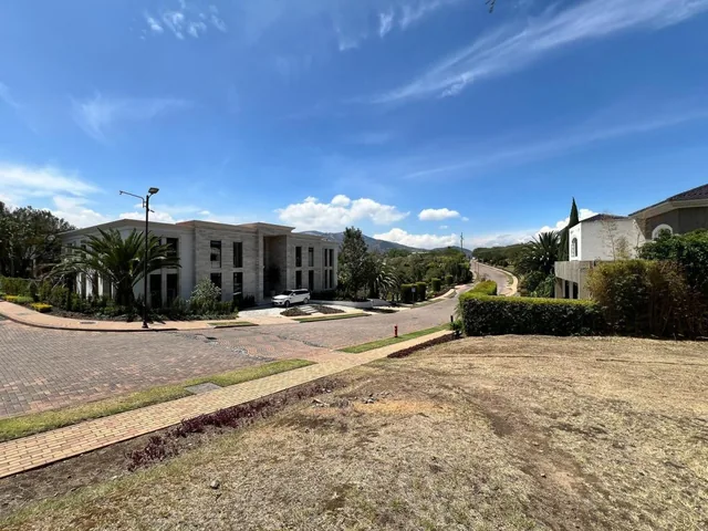 Lindo Terreno de Venta Ubicado en Cumbayá Dentro de La Urbanización Jardines de Santa Inés — imagen 4