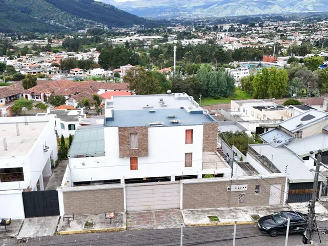 Casa en Venta en La Armenia 1 con La Mejor Vista del Valle de Los Chillos — imagen 5
