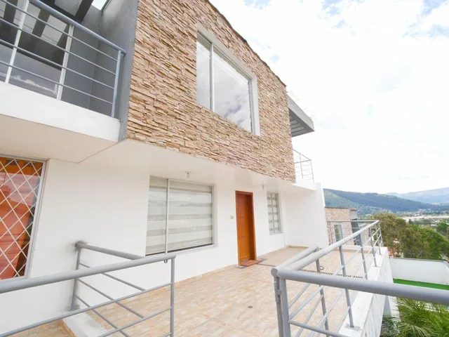 Casa en Venta en La Armenia 1 con La Mejor Vista del Valle de Los Chillos — imagen 2