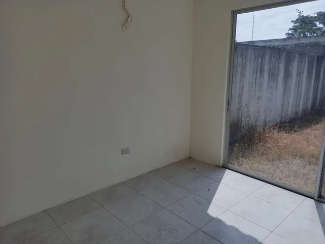 Casa de Venta en La Urbanización Bonavila, de Estreno, Vía a Daule. Guayas — imagen 3