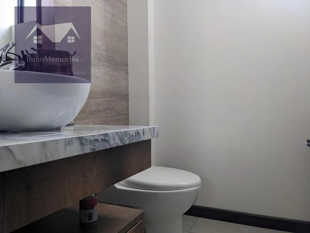 Espectacular Casa de Venta, Urbanización Privada, Nayón — imagen 3