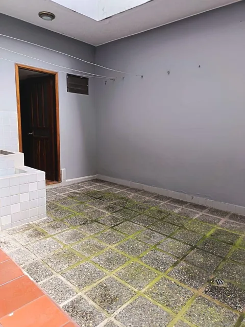 Se Vende Hermosa Casa Re Modelada Mas un Departamento Dentro de La Urbanización El Condado — imagen 5