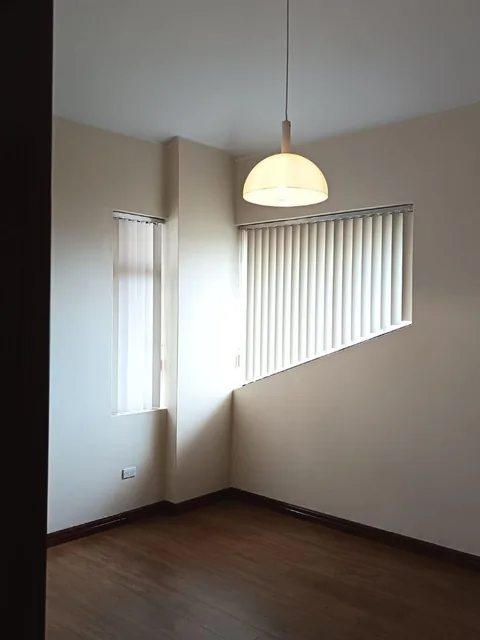Se Vende Hermosa Casa Re Modelada Mas un Departamento Dentro de La Urbanización El Condado — imagen 2