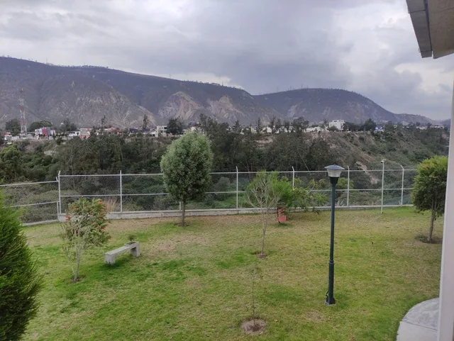 Vendo Casa 2 Pisos de 2 Parqueaderos. Conjunto Palermo — imagen 2