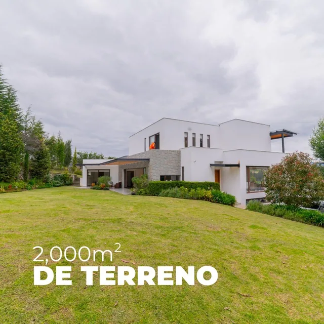 Casa de Lujo en Venta, Tarqui - Cuenca, Azuay — imagen 2
