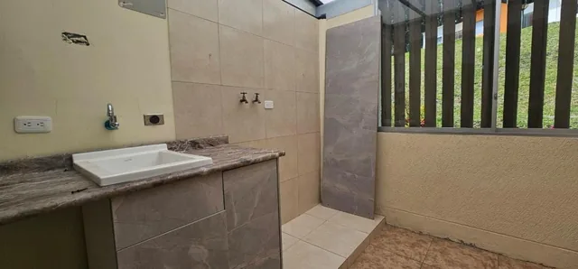 Vendo Casa de Dos Plantas en El Pinar Alto Dentro de Urbanización y con Seguridad de Primera — imagen 2