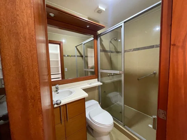 En Venta Hermoso Departamento Ubicado en El Quito Tenis — imagen 3