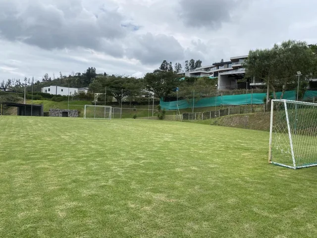 Terreno de Venta en Urbanización Cerrada y Exclusiva en Cumbayá. La Quinta — imagen 5