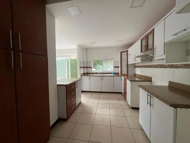 Venta de Departamento de 3 Dorm. con Piscina en Ciudadela Colinas de Los Ceibos (328 M²), Guayas — imagen 5