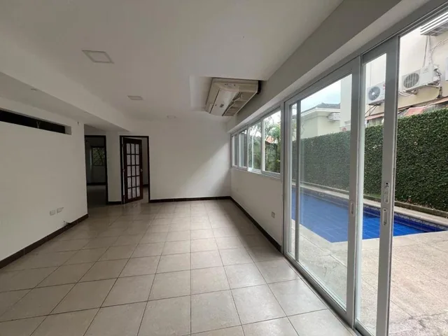 Venta de Departamento de 3 Dorm. con Piscina en Ciudadela Colinas de Los Ceibos (328 M²), Guayas — imagen 4