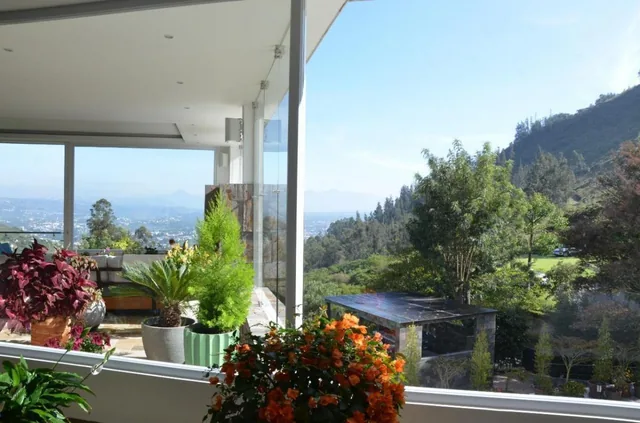 Venta de Residencia de Lujo en Tumbaco - Pacho Salas con Vista Incomparable — imagen 2