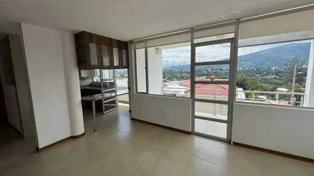 Hermoso Departamento de 3 Dorm. en Venta en El Barrio Santa Ines Cumbaya — imagen 5