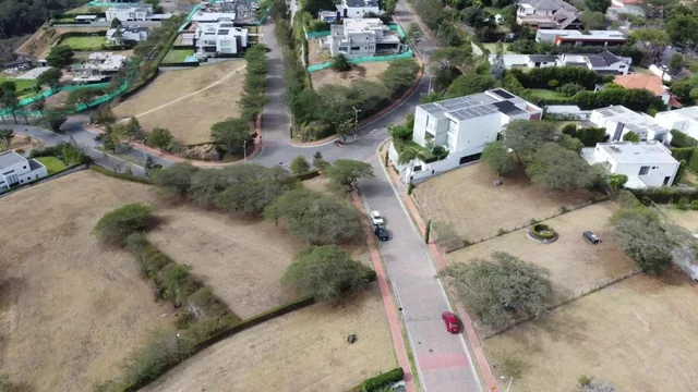 Terreno en Venta en Exclusiva Urbanización Privada de Cumbayá — imagen 2