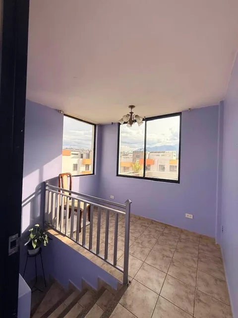 Casa de 206 m² con 3 Habitaciones en Venta en Mitad del Mundo — imagen 2