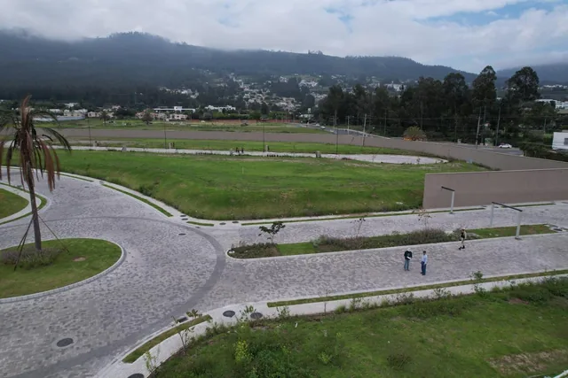 Vendo Lote Unifamiliar en Cumbaya - Urbanización Santa Mónica — imagen 4