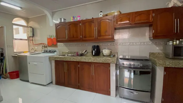 Venta Departamento Amplio, Recién Remodelado con Parqueo en Los Ceibos (Gim), Guayas — imagen 5