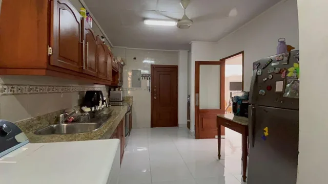 Venta Departamento Amplio, Recién Remodelado con Parqueo en Los Ceibos (Gim), Guayas — imagen 4