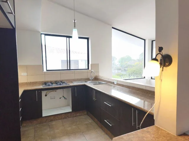 Departamento en Venta, Dentro de Urbanización Sector Embajada Americana Solca, Junto Al Colegio Sek — imagen 2
