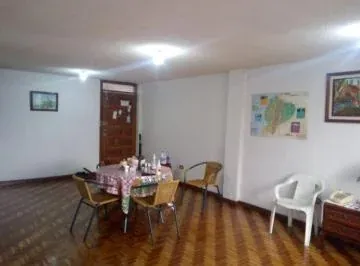 Venta Edificio de 4 Departamentos 2 Locales Comerciales, Oportunidad de Inversión Sector Pio — imagen 2