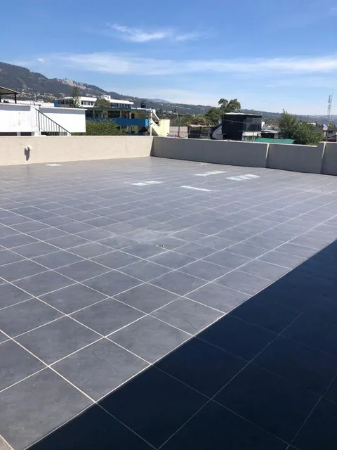 Departamento Duplex con Excelente Ubicación 2 Dorm. en El Centro de Cumbayá — imagen 2