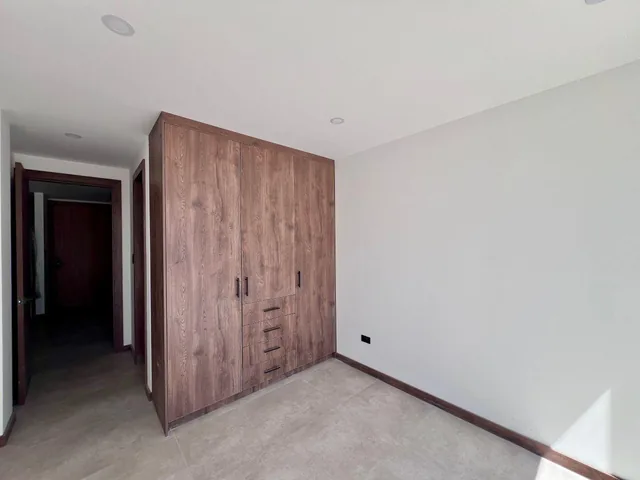 En Venta Departamental Dos Dorm. con Balcón Luminoso en Construcción - Cumbaya — imagen 3