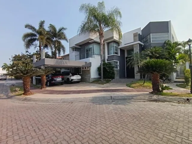 Terreno a La Venta en La Urb. Portofino, Guayas — imagen 5
