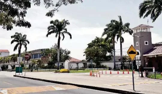 Terreno a La Venta en La Urb. Portofino, Guayas — imagen 2