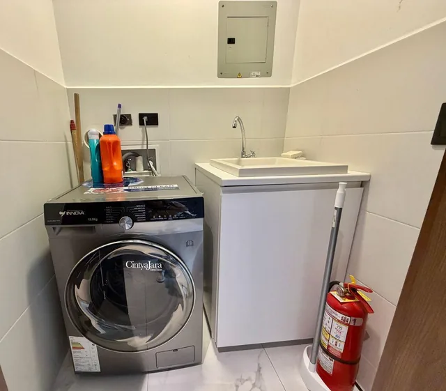 Departamento de Lujo, Como Nuevo, Sector González Suarez, 1 Dorm, Venta — imagen 4