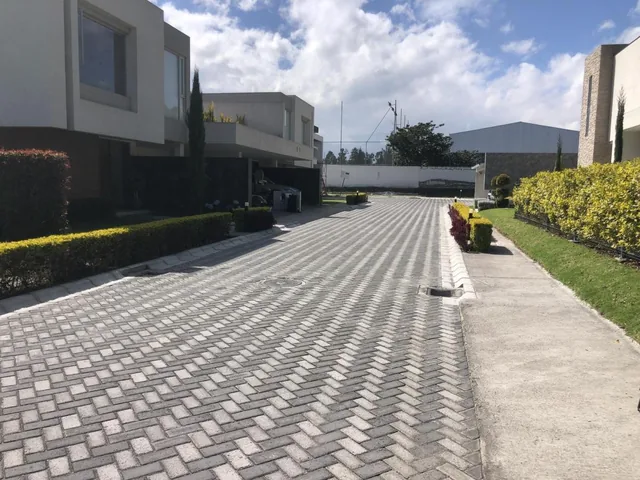 Terreno de Venta en Tumbaco, a Tres Cuadras de La Ruta Viva. Urbanización Cerrada — imagen 2