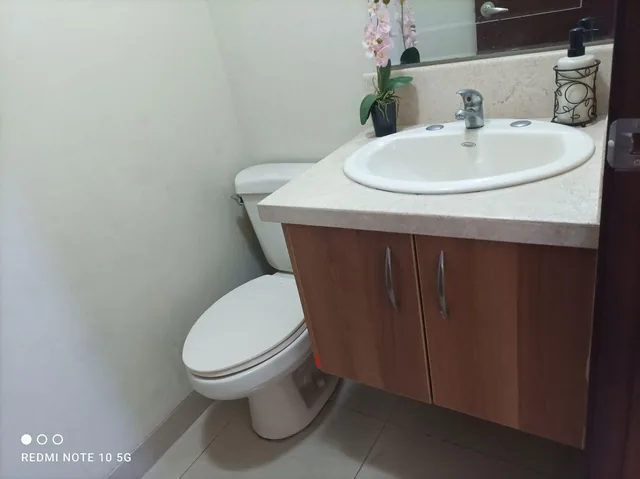 Urb. Ciudad Colón Vendo Departamento Grande Salas, 3 Dorm. Balcón Ascensor, Piscina, Seguridad, Guayas — imagen 2