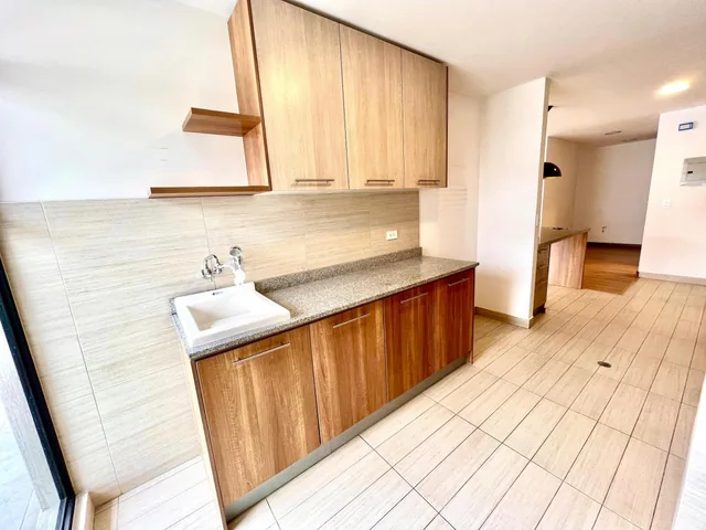 Venta, Hermoso y Bien Ubicado Departamento Portugal — imagen 5
