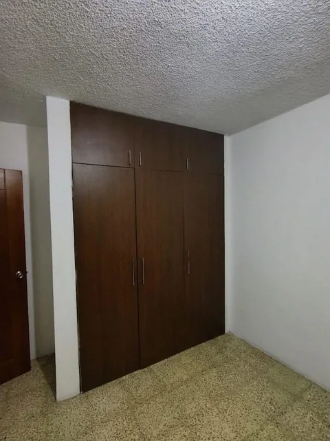 Vendo Departamento en Primer Piso Alto en Urdesa Central, Guayas — imagen 4
