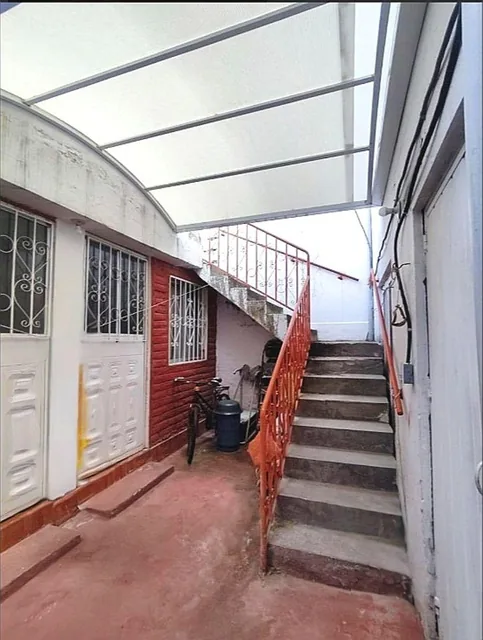 Casa Comercial en Venta o Arriendo Sector La Rumiñahui, Sobre La Av Real Audiencia, Norte de Quito — imagen 4