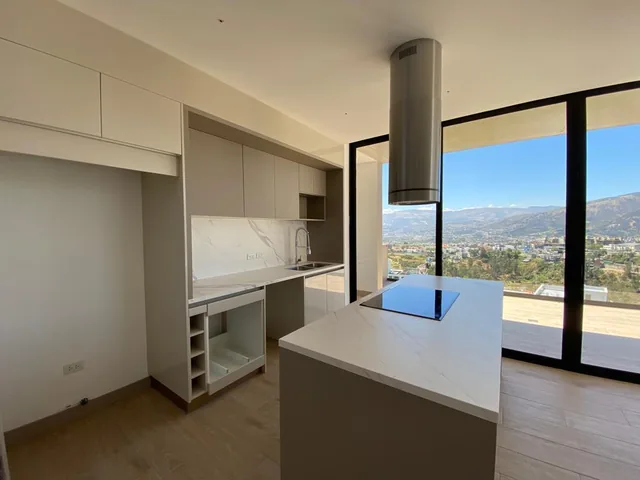 Hermoso Departamento con Terraza Privada - Cumbaya — imagen 4