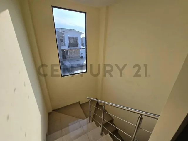 Venta Casa con Jacuzzi en Urb. Mallorca Village, La Aurora, Guayas — imagen 2
