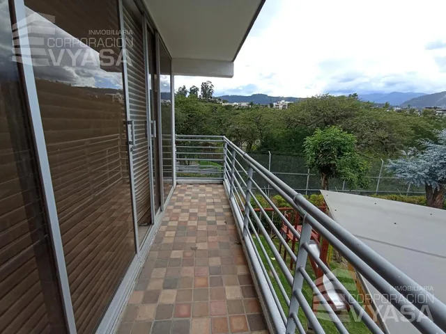 Cumbayá - Hermosa Casa en Venta de 225 m² de 3 Dorm. — imagen 3