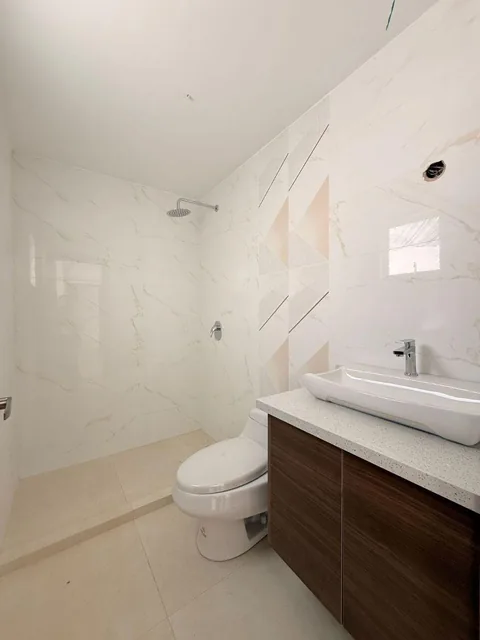 Departamento Moderno con Patio de Venta en San Juan Alto Cumbaya — imagen 2