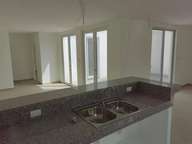 Casa de Venta en La Urbanización Bahía Muyuyo, Villamil Playas, 2 Plantas. Guayas — imagen 4