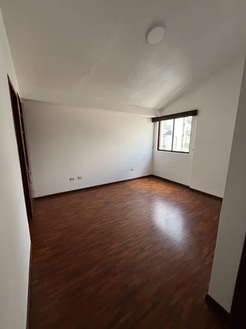 Duplex de 192 m Sector La Carolina Cerca a Mall El Jardin y Estación del Metro — imagen 2