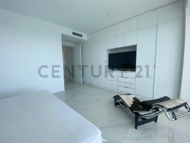 Departamento de Lujo en Primera Línea de Mar en Manta, Manabí — imagen 2