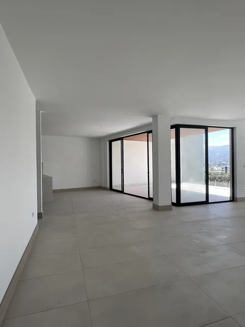 Scc. Venta Suite con Terraza Exclusiva en Cumbayá, Cerca de Todo — imagen 5