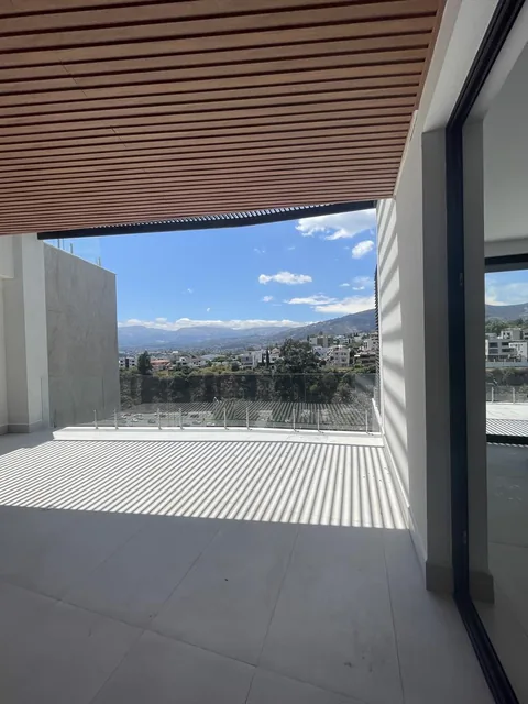 Scc. Venta Suite con Terraza Exclusiva en Cumbayá, Cerca de Todo — imagen 3