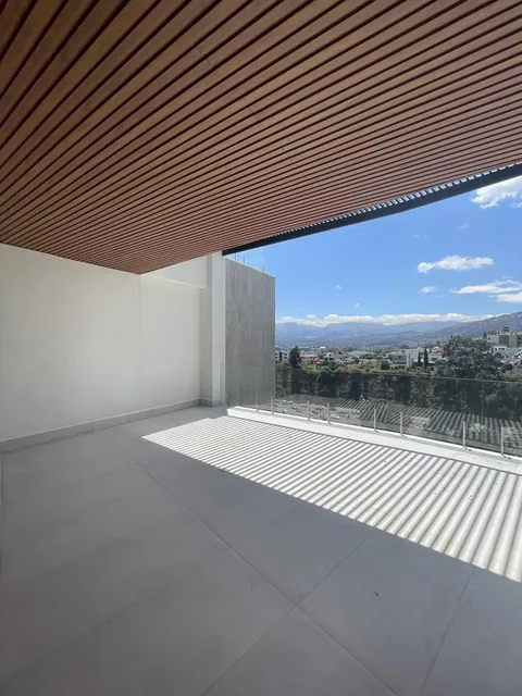Scc. Venta Suite con Terraza Exclusiva en Cumbayá, Cerca de Todo — imagen 2