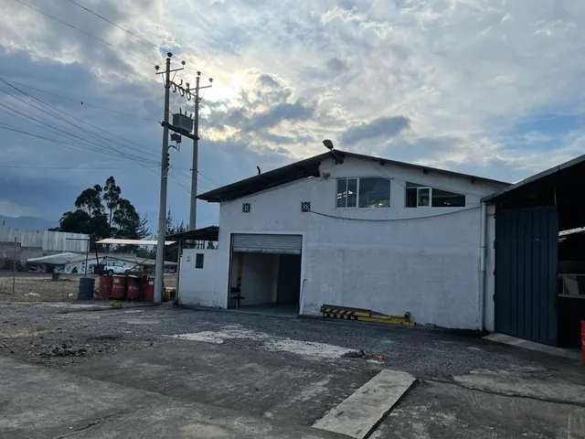 Mv - en Renta o Venta Terreno con Galpones, 5126 m² y 1366,94 m² de Construccion, Puembo — imagen 3